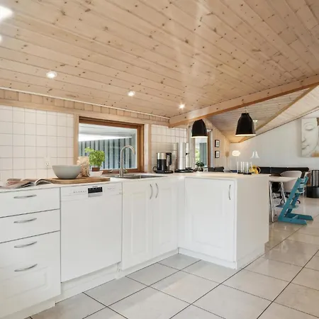 Beautiful In With Kitchen *