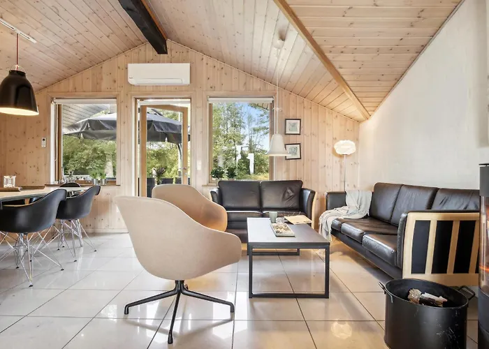 Ferienhaus Four-bedroom In Blåvand